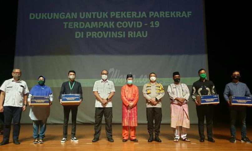 paket BaLaSa (Bahan Pokok Lauk Siap Saji) ke 6.243 pekerja pariwisata dan ekonomi kreatif (parekraf) yang terdampak COVID-19 di Provinisi Riau