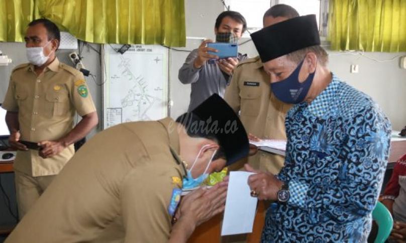 Dedy saat menyapa tokoh masyarakat dan tokoh agama di Kelurahan Anggut Atas.