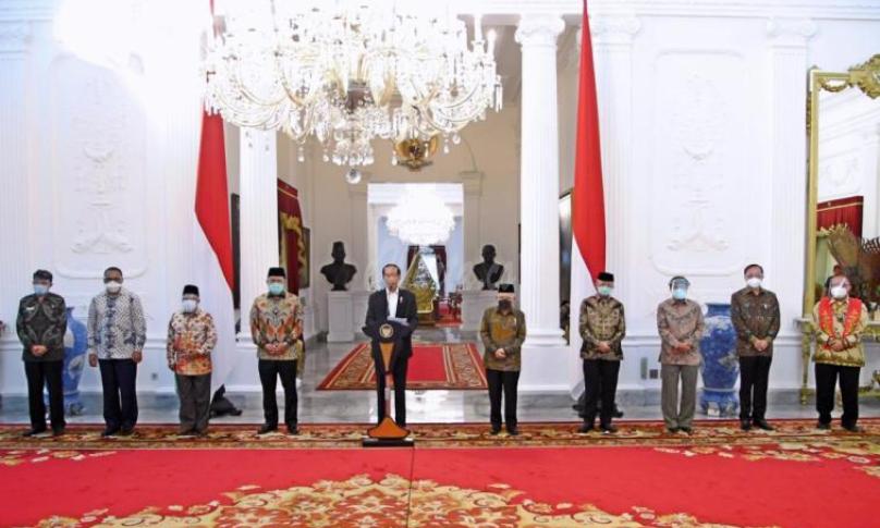 Presiden Joko Widodo selepas melakukan pertemuan dengan Wakil Presiden Ma'ruf Amin, para perwakilan antarumat beragama di Indonesia