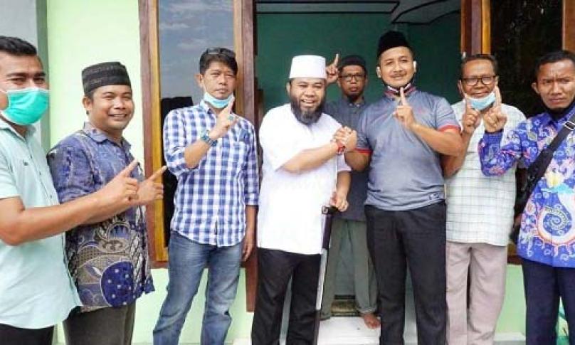 Masyarakat Mukomuko bersama Helmi-Muslihan