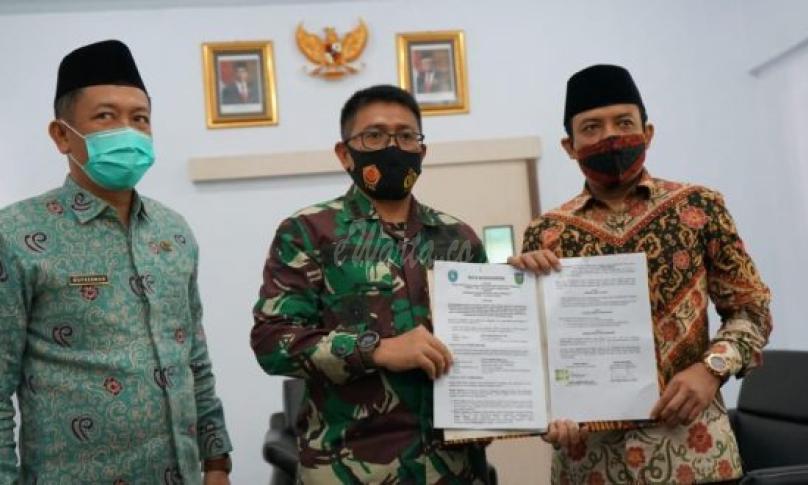 Plt Walikota Bengkulu Dedy Wahyudi hadir dalam acara serah terima Pekerjaan Karya Bhakti TNI tahun 2020 di Makodim 0407/ Bengkulu bersama Dandim 0407/ Bengkulu Kolonel. Inf. Uchi Cambayong sekaligus penandatanganan nota kesepahaman terkait kegiatan Karya Bhakti TNI.