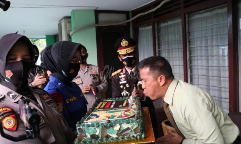 Polda Bengkulu Beri Kejutan HUT TNI Ke-75 Kepada Danrem 041/GAMAS