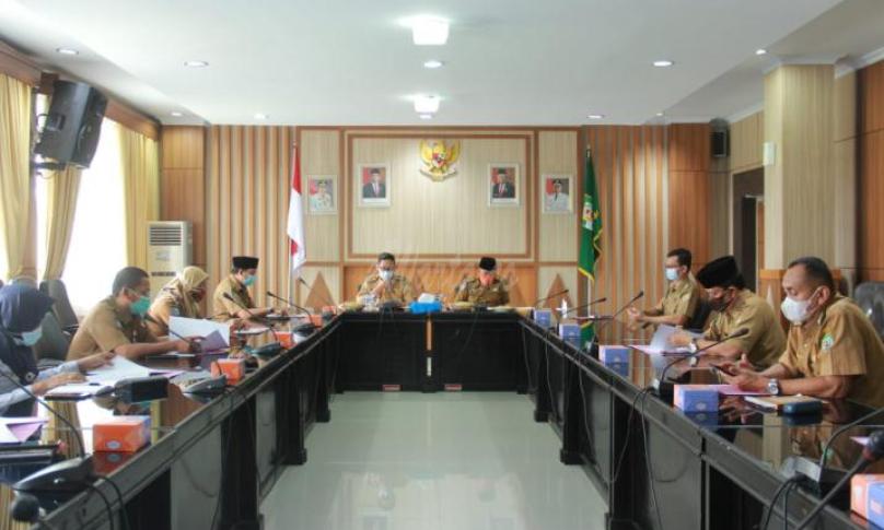 Rapat Persiapan dan Pembentukan Panitia Penyelenggara Peringatan HUT ke-52 Provinsi Bengkulu, Selasa (20/10).
