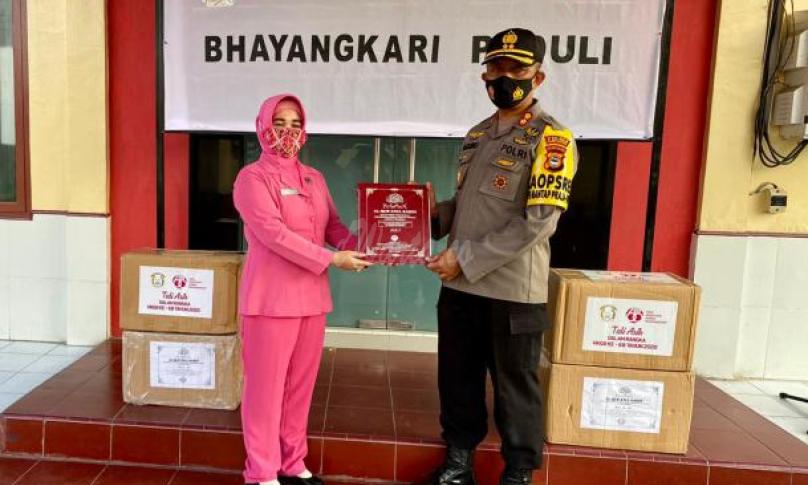 penyerahan bantuan