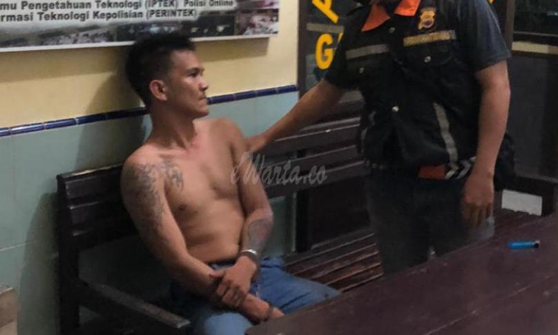 Pria yang membuat onar di warung bakso