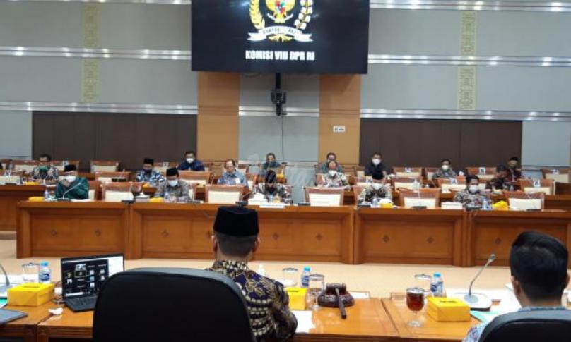  Menteri Agama Fachrul Razi saat rapat kerja bersama Komisi VIII DPRI di Jakarta, Rabu (18/11). 