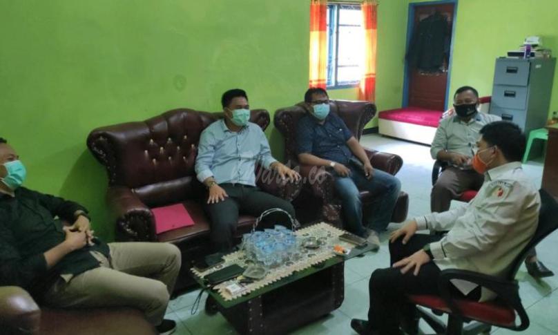 Kuasa Hukum Erwin-Yayan Sambangi Bawaslu