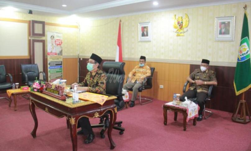 Sosialisasi dan Konsultasi Publik Secara Virtual atas Rancangan Peraturan Pemerintah tentang Penyelenggaraan Perizinan Berusaha di Daerah, Kamis (19/11/2020) yang di pimpin Sekretaris Jenderal Kementerian Dalam Negeri Yuswandi A. Temenggung.