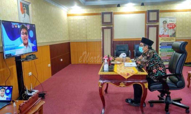 Gotri Suyanto mengikuti sosialisasi secara virtual terkait pembelajaran tatap muka 