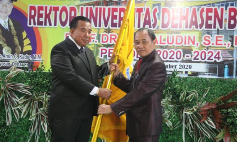 Pelantikan Rektor Universitas Dehasen (Unived) Bengkulu Periode 2020-2024, di Aula Lantai IV Unived Bengkulu, Selasa (24/11). 