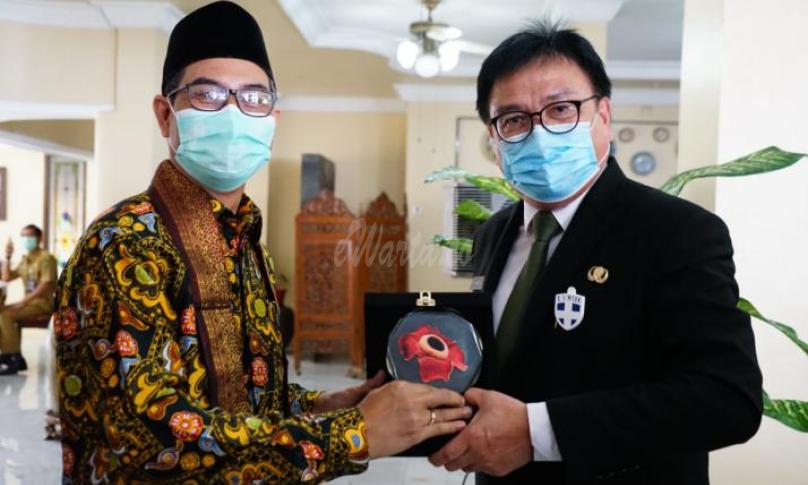 Kunjungan kerja ini disambut hangat oleh Ketua Umum DPP Forsesdasi Nasrun Umar yang diketahui juga merupakan Sekretaris Daerah Sumatera Selatan.