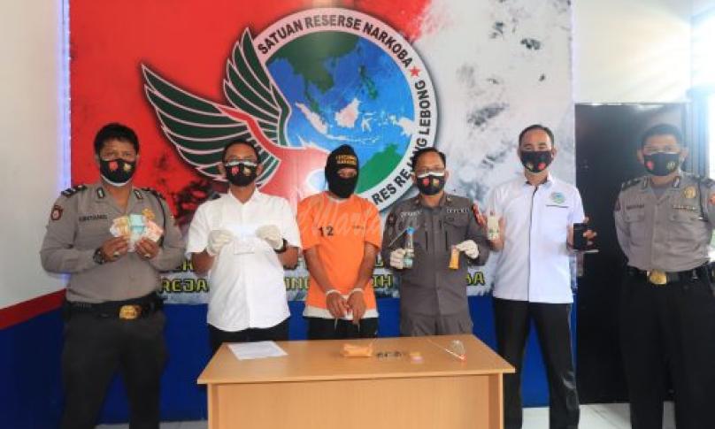 Kasat Narkoba IPTU, Susilo SH MH saat konfrensi pers, Selasa (29/12).