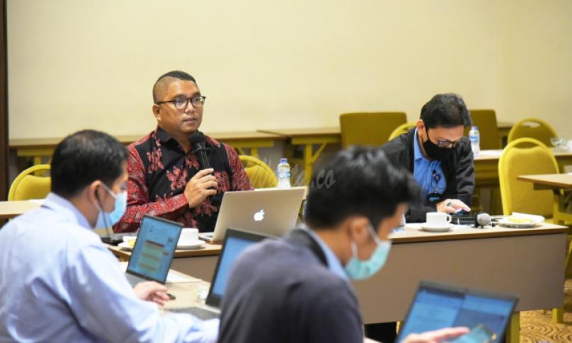 Anggota Bawaslu Fritz Edward Siregar memberikan arahan dalam rapat harmonisasi rancangan Perbawaslu dengan Kemenkumham di Jakarta, Senin (30/11/2020)/foto: Hendru (Humas Bawaslu RI).