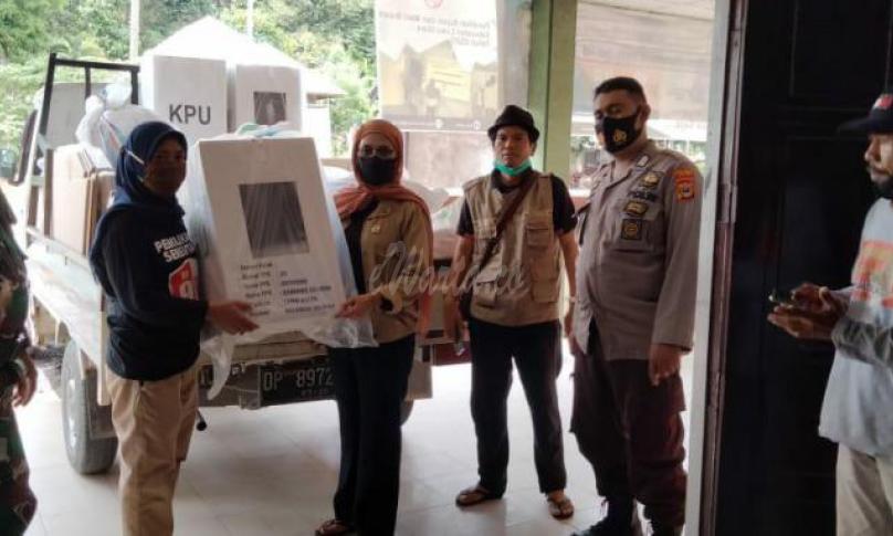 Logistik Pilkada Lutra Tiba di PPS