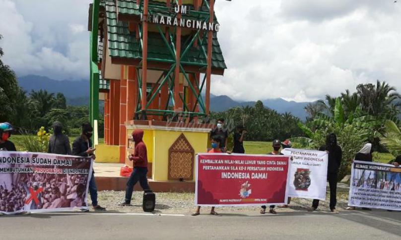 Aliansi Masyarakat Cinta Damai Unjuk Rasa Bubarkan FPI Aliansi Masyarakat Cinta Damai Unjuk Rasa Bubarkan FPI
