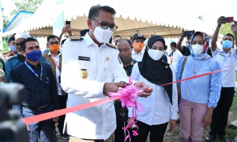 Gubernur Sulsel Resmikan 50 Huntap untuk Korban Banjir Bandang Lutra Gubernur Sulsel Resmikan 50 Huntap untuk Korban Banjir Bandang Lutra