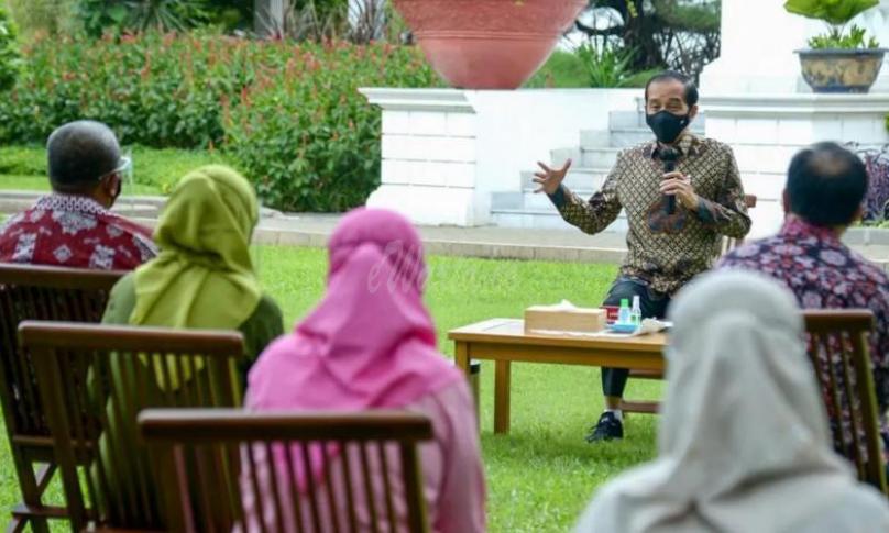 Presiden Serahkan Bantuan Modal Kerja untuk Ringankan Beban di Saat Pandemi