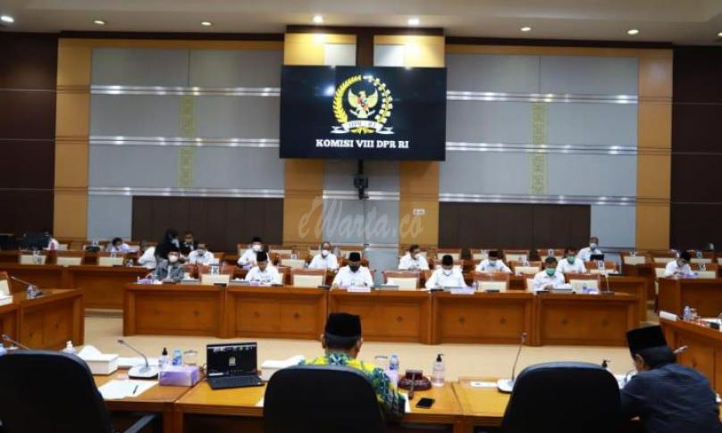 Rapat Kerja (Raker) Kemenag dan Komisi VIII DPR, di Gedung Parlemen, Senayan, Jakarta. 