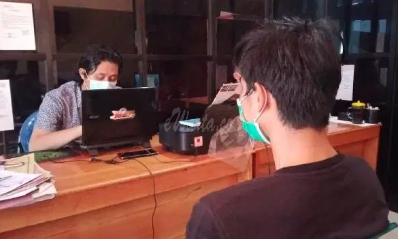 Tersangka saat diperiksa Polisi