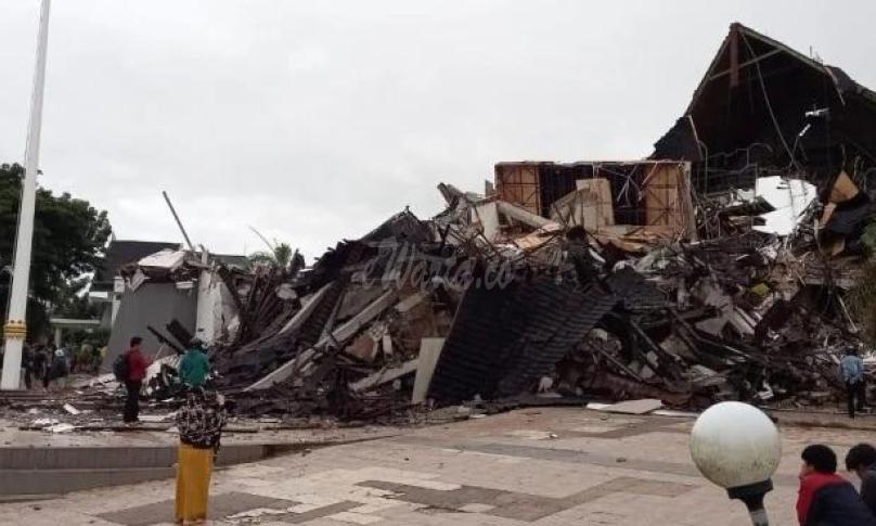Gempa Bumi Berkekuatan M 6.2 Guncang Majene, Kantor Gubernur Ambruk