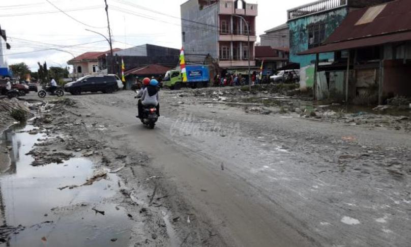 Kondisi jalan di Luwu Utara Kondisi jalan di Luwu Utara