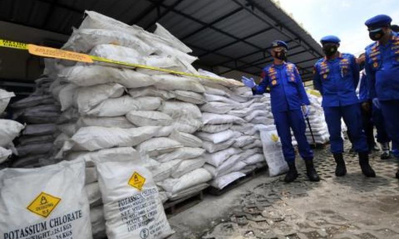 Ditpolair Polda Jawa Timur Berhasil Amankan 40 Ton Bom Ikan
