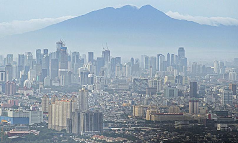 Foto udara gedung-gedung bertingkat di Jakarta, Minggu (10/1/2021). - (antarafoto)
