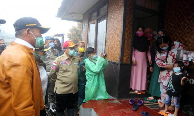 Menko PMK Minta Protokol Kesehatan Tetap Diterapkan Meski di Tengah Bencana