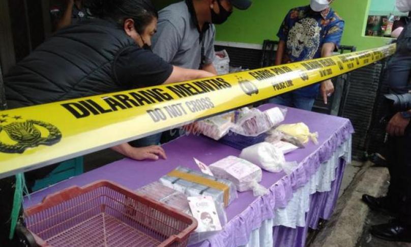 Produsen Bahan Kosmetik Ilegal di Jati Asih Digerebek Polisi