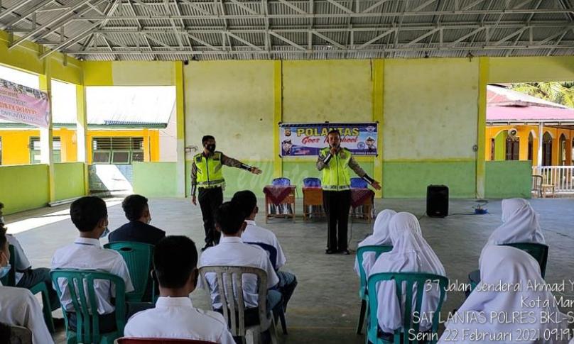 Polres Bengkulu Selatan Sosialisasi Tertib Lantas dan Prokes di SMAN 3