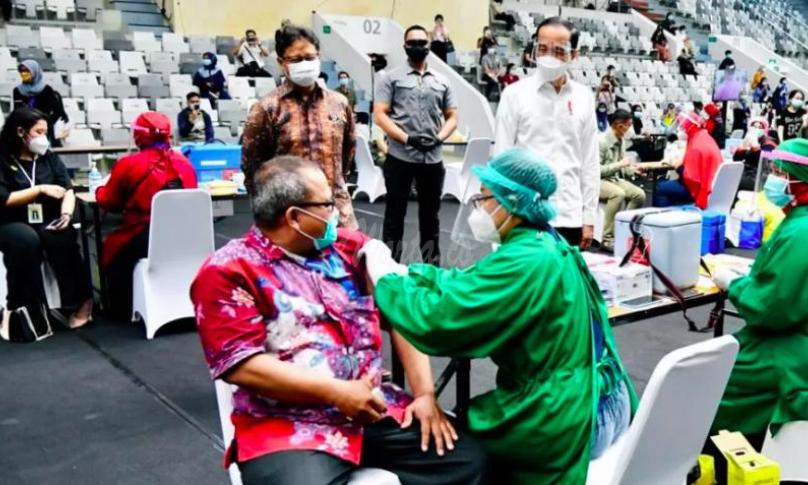 Presiden Tinjau Vaksinasi Massal bagi SDM Kesehatan