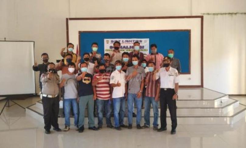 Polres Kaur Sosialisasikan Safety Riding pada Supir Bus Sekolah