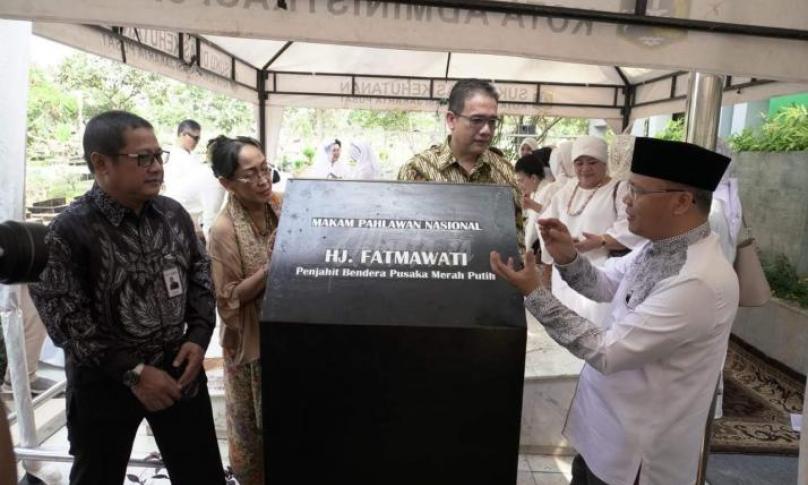 Dokumentasi saat Gubernur Bengkulu Ziarah ke Makam Fatmawati