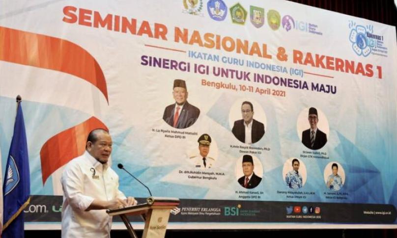 Ketua DPD RI, AA LaNyalla Mahmud Mattalitti saat membuka Rapat Kerja Nasional dan Seminar Nasional Ikatan Guru Indonesia (IGI) di Kota Bengkulu, Sabtu (10/4/2021). 