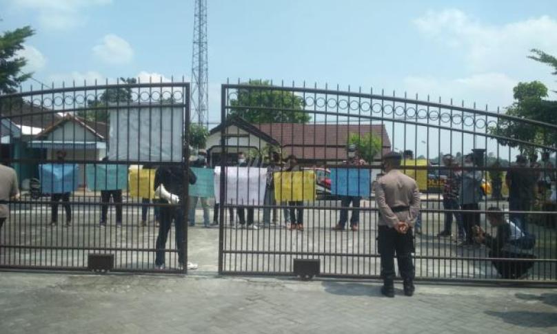 LSM GPI Demo Kantor DPRD Kabupaten Blitar