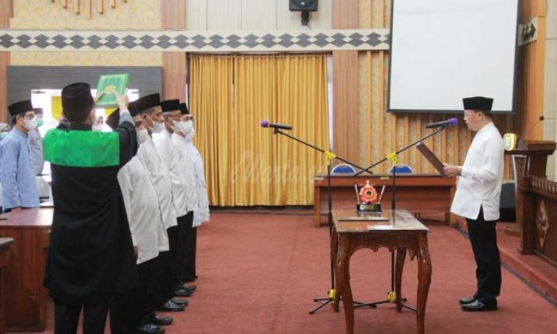 Rohidin Mersyah saat melantik Pimpinan (Ketua dan Wakil Ketua) Baznas Provinsi Bengkulu Periode 2021 - 2026, Jumat (7/5/2021).