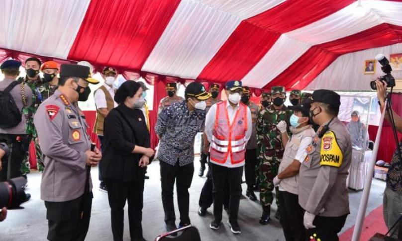 Bersama Panglima TNI, Kapolri Tinjau Pos Penyekatan Merak-Bakauheni 