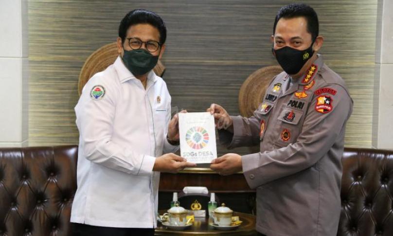 Kapolri Jenderal Listyo Sigit Prabowo menerima audiensi Menteri Desa, Pembangunan Daerah Tertinggal, dan Transmigrasi (Mendes PDTT) Abdul Halim Iskandar