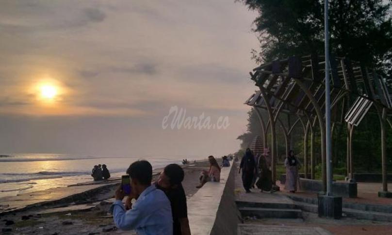 Pantai Panjang, Pekan Merayap dengan Segudang Pesona