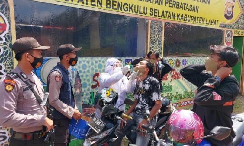 Tim Urkes Polres BS Gelar Rapid Tes di Pos Perbatasan