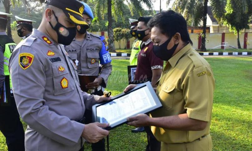 Ungkap Pelaku Tabrak Lari, Warga SelopurovTerima Piagam Penghargaan dari Polres Blitar