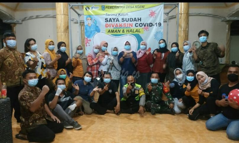 Ratusan Warga Desa Ngeni ikuti vaksinasi tehap pertama.