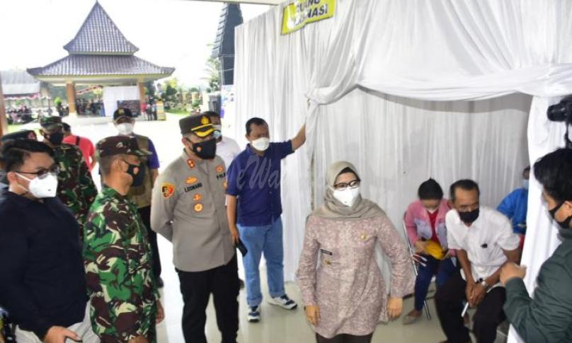 HUT Bhayangkara ke - 75, TNI-Polri Kabupaten Blitar Gelar Serbuan Vaksinasi 1.500 Orang