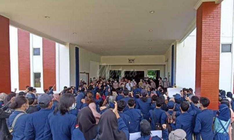 Ratusan Mahasiswa Unib Demo Tuntut Perkuliahan Tatap Muka