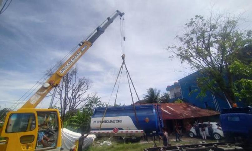 Nunggak Ratusan Juta, Mobil Tangki PT Era Perkasa Negeri Dieksekusi