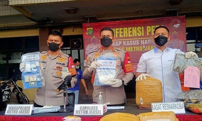 Polisi Ringkus Lima Pengedar Narkoba di Jakarta