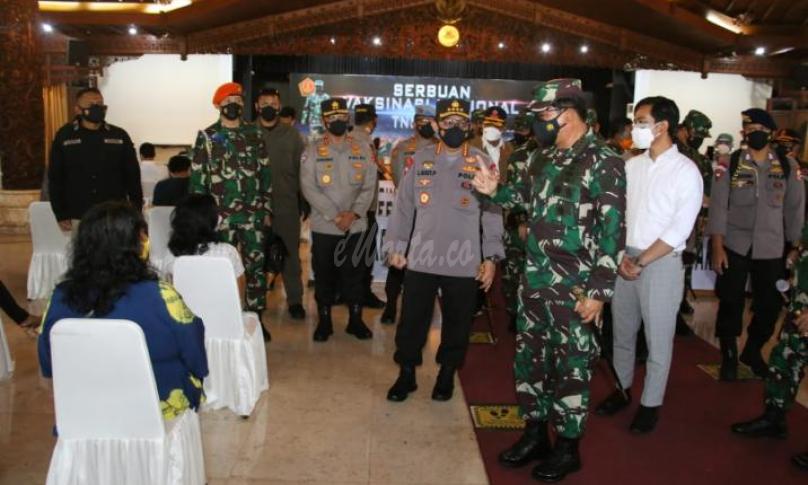 Panglima TNI dan Kapolri Tinjau Serbuan Vaksinasi di Solo