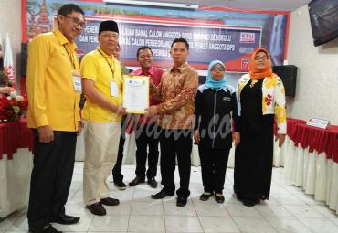 Penyerahan Berkas Caleg oleh Rohidin Mersyah