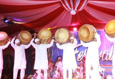 Penampilan seni tradisi pada malam puncak Festival Tabut 2017