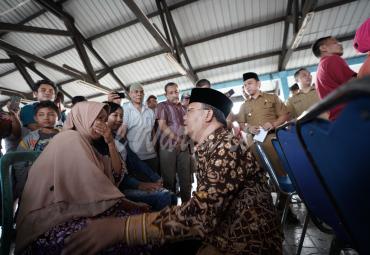 Plt Gub berikan support dan yakinkan pihak keluarga bahwa upaya pencarian korban kapal nelayan tenggelam akan dilakukan secara maksimal.